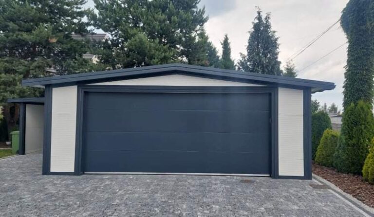 Garaż dwustanowiskowy z płyty warstwowej firmy Garage Delux