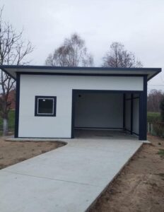 Garaż z płyty warstwowej firmy Garage Delux