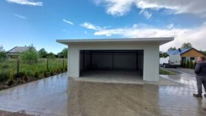 Garaż dwustanowiskowy z płyty warstwowej firmy Garage Delux