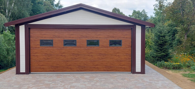 Garaż ocieplany z płyty warstwowej firmy Garage Delux