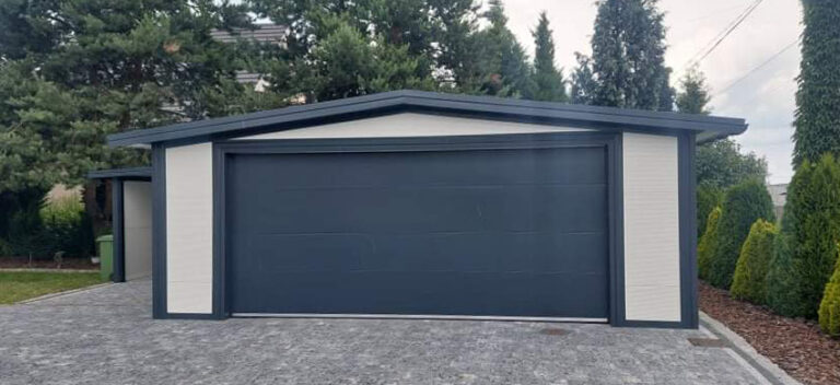 Garaż dwustanowiskowy z płyty warstwowej firmy Garage Delux