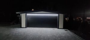 Garaż z płyty warstwowej firmy Garage Delux