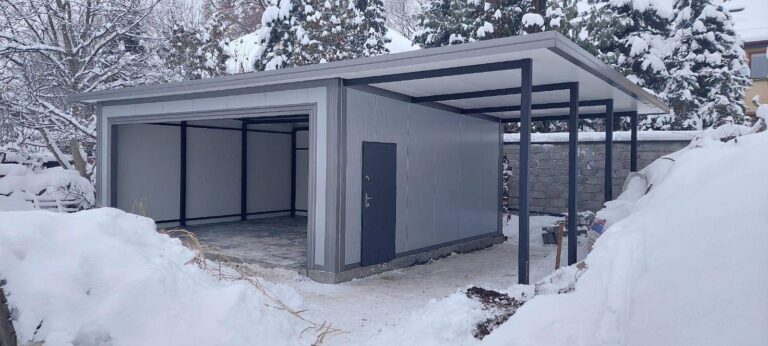 Garaż z płyty warstwowej firmy Garage Delux