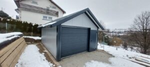 Garaż z płyty warstwowej firmy Garage Delux