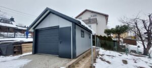 Garaż z płyty warstwowej firmy Garage Delux