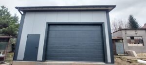 Garaż z płyty warstwowej firmy Garage Delux