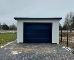 Garaż z płyty warstwowej firmy Garage Delux