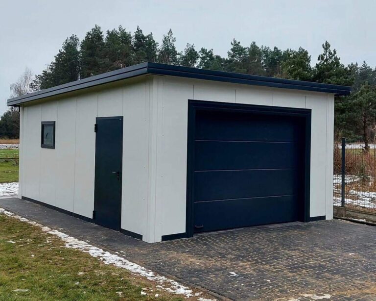 Garaż z płyty warstwowej firmy Garage Delux