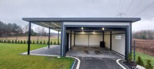 Garaż z płyty warstwowej firmy Garage Delux