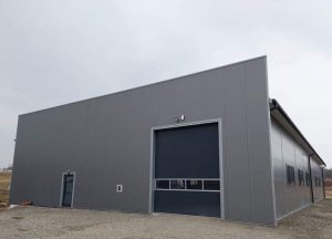 Hala z płyty warstwowej od Garage Delux