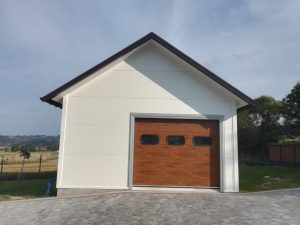 Garaż ocieplany 35m2 wykonany z płyty warstwowej pokrycie blachodachówką