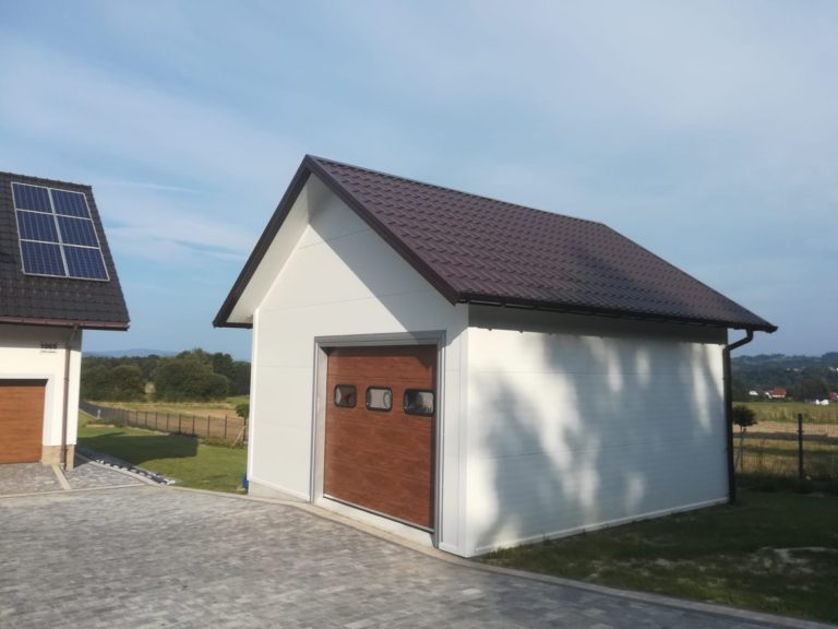 Garaż ocieplany 35m2 wykonany z płyty warstwowej pokrycie blachodachówką