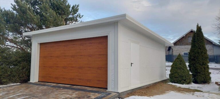 Garaż ocieplany z płyty warstwowej firmy Garage Delux