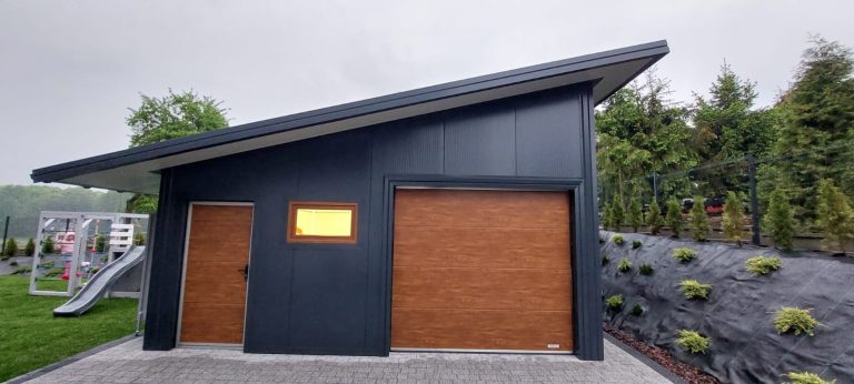 Garaż ocieplany z płyty warstwowej Garage Delux 35m2