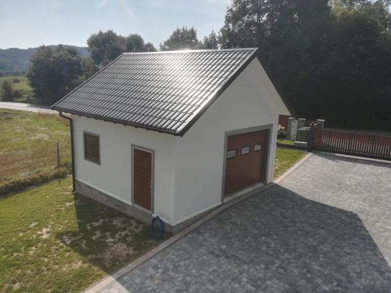 Garaż ocieplany 35m2 wykonany z płyty warstwowej pokrycie blachodachówką