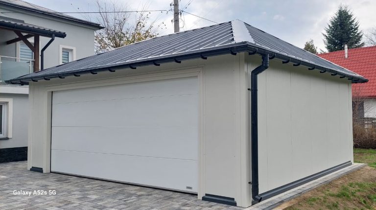 Garaż z płyty warstwowej 7x6m z dachem kopertowym3