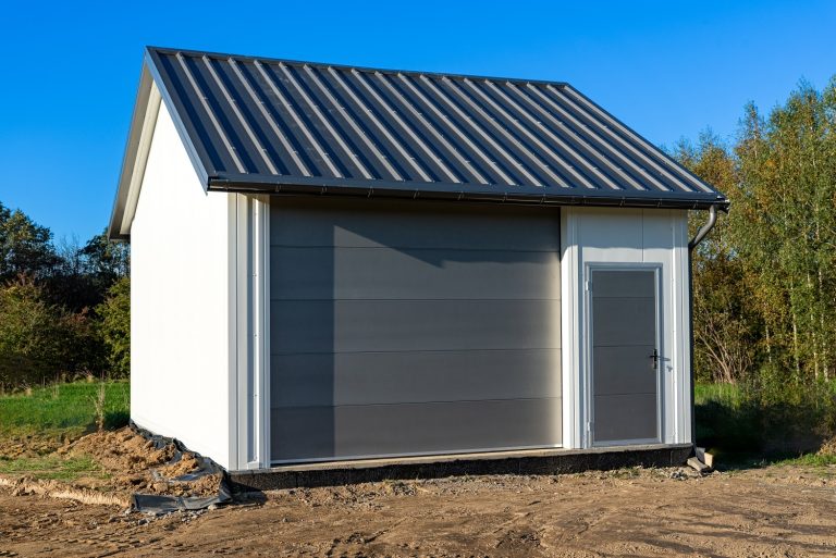 garaż ocieplany z płyty warstwowej PiR 35m2