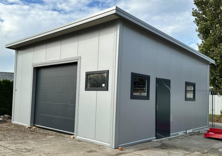 Garaż ocieplany 45m2 z płyty warstwowej PiR
