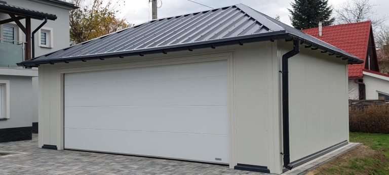 garaż z płyty warstwowej - garage delux