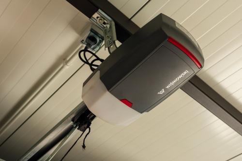 Wiśniowski brama garażowa z napędem elektrycznym