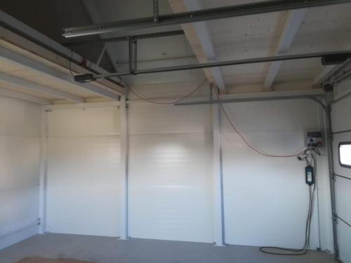 Garaż ocieplany 35m2 wykonany z płyty warstwowej pokrycie blachodachówką