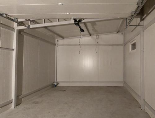Garaż ocieplany 35m2 z boczną wiatą środek zdj4