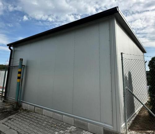 Garaż ocieplany 45m2 z płyty warstwowej PiR - 5