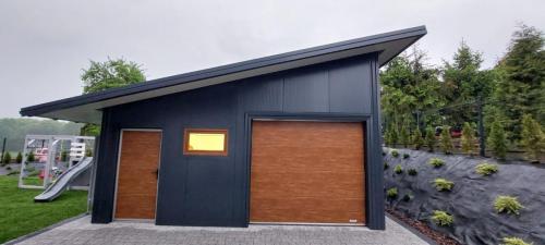 Garaż ocieplany z płyty warstwowej Garage Delux 35m2
