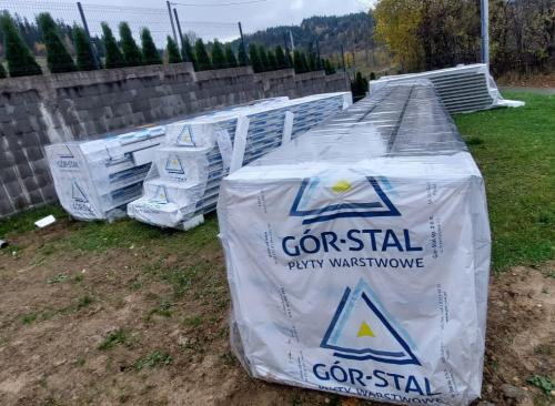 Garaż ocieplany z wiatą z płyty warstwowej zdj14