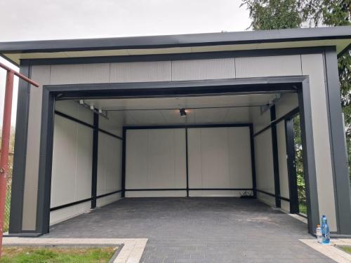 Garaż z płyty warstwowej 5m x 6m