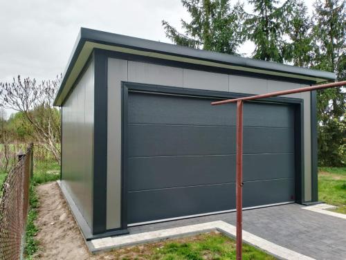 Garaż z płyty warstwowej 5m x 6m