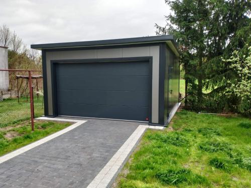 Garaż z płyty warstwowej 5m x 6m