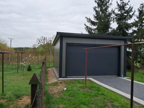 Garaż z płyty warstwowej 5m x 6m