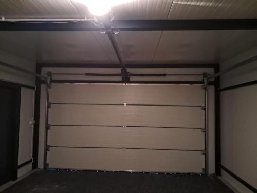 Garaż z płyty warstwowej 5m x 6m