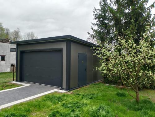 Garaż z płyty warstwowej 5m x 6m