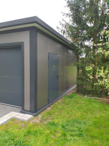Garaż z płyty warstwowej 5m x 6m