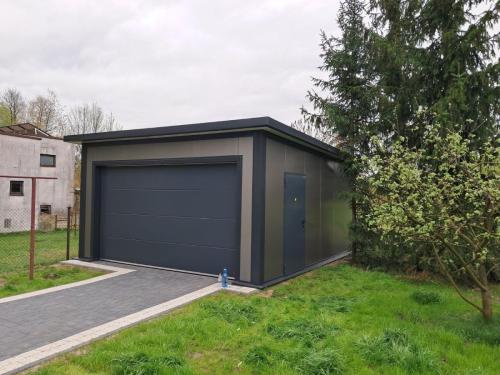 Garaż z płyty warstwowej 5m x 6m