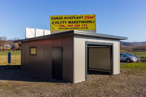 Garaż z płyty warstwowej