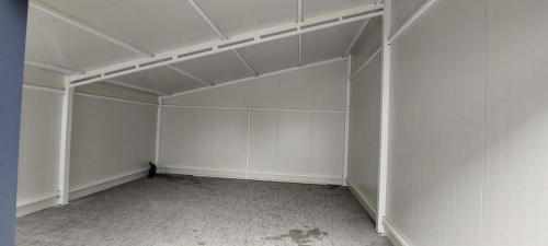 Garaż ocieplany z płyty warstwowej Garage Delux 35m2 - środek