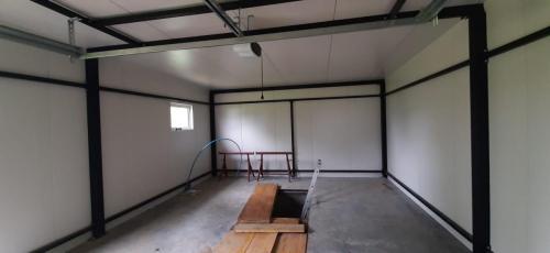 Garaz 35m2  6.80m x 5.20m środek