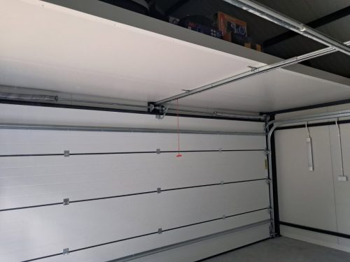 Garaż z antresolą – praktyczna przestrzeń na dwóch poziomach